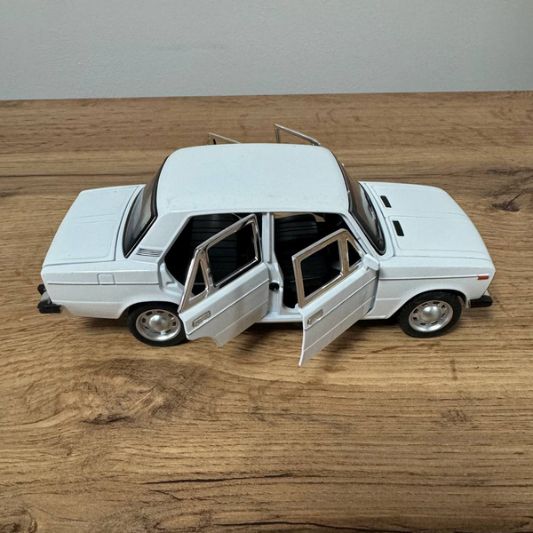 Колекційна модель автомобіля ВАЗ LADA 1:24 металева 00018 фото