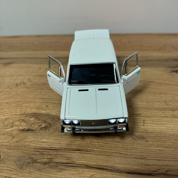 Колекційна модель автомобіля ВАЗ LADA 1:24 металева 00018 фото
