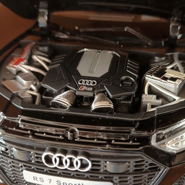 Колекційна модель Audi RS7 Sportback 1:18 00089 фото