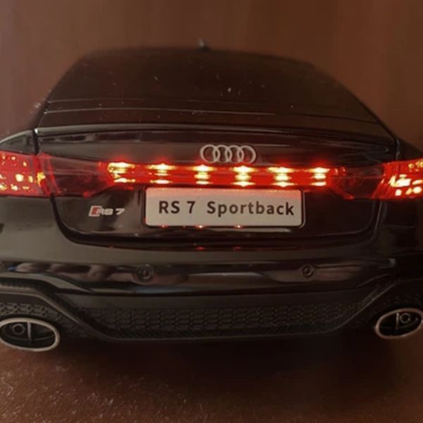 Колекційна модель Audi RS7 Sportback 1:18 00089 фото